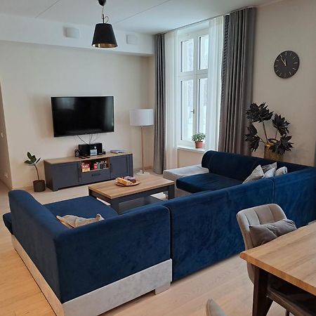 Emajoe Keeltekool Apartment ตาร์ตู ภายนอก รูปภาพ